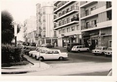 10 ORAN 1972 VUE D EN BAS DE LA PLACE HOCHE AVEC LE NOUVEAU BATIMENT